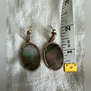 SIMILAR TO KENDRA SCOTT - DARK MOTHER OF PEARL GREEN/BROWN/PURPLE EARRINGS